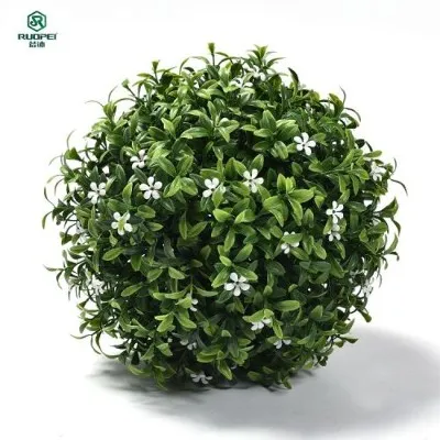 Didelis dirbtinės žolės kamuolys